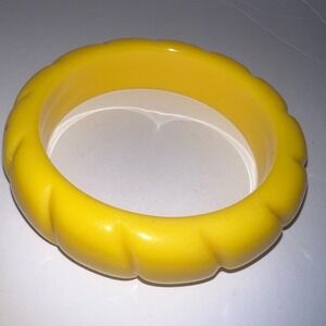 ♦️ Vintage Yellow Bangle Carved Bracelet Plastic Jewelry 80's